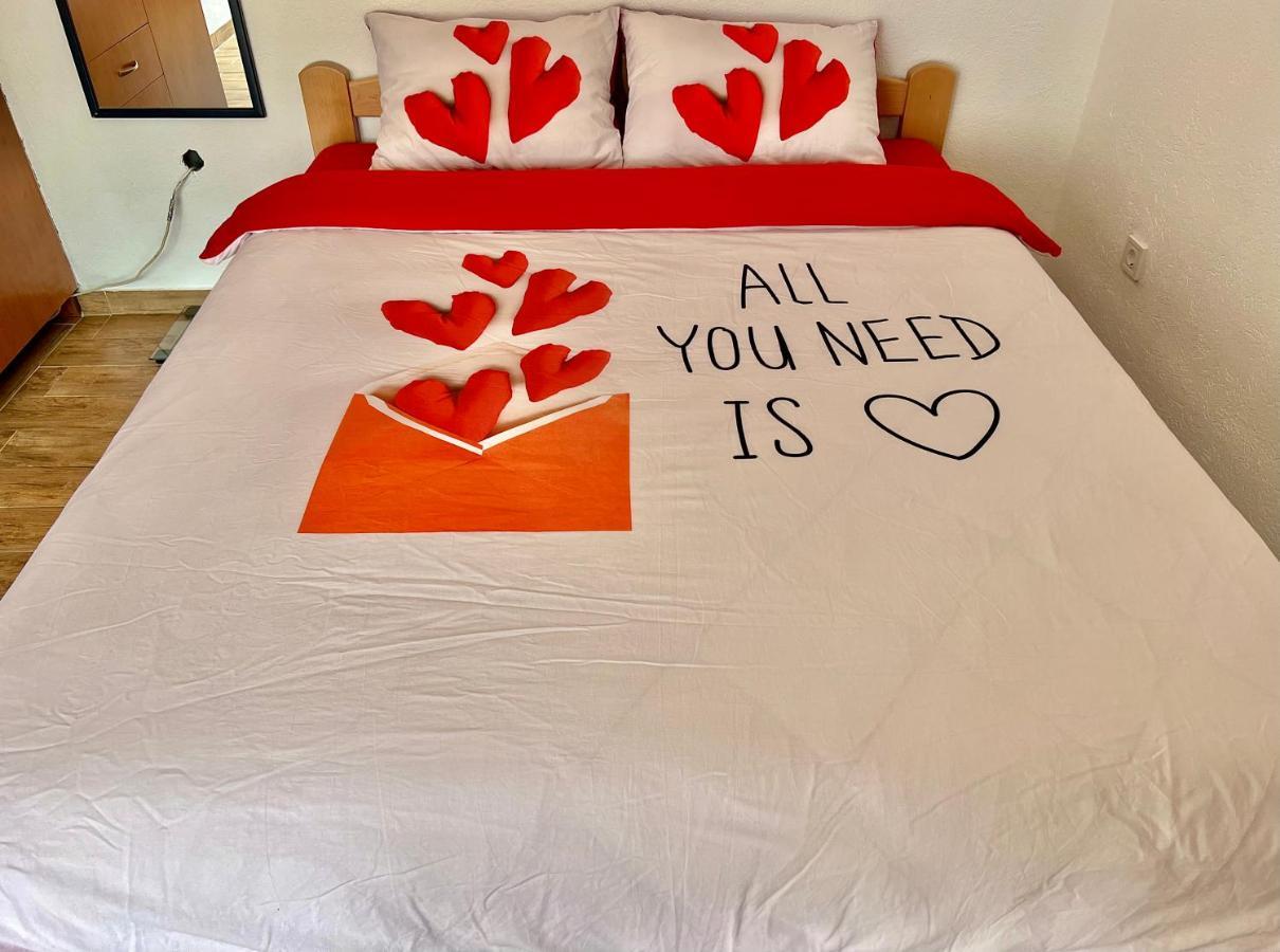 Homestay Mark - Double Bed Room - Shared Bathroom And Kitchen Будва Экстерьер фото